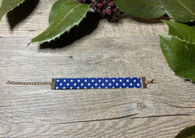 Charger l'image dans la galerie, BRACELET EN TISSU - Bleu Marine à Pois