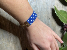 Charger l'image dans la galerie, BRACELET EN TISSU - Bleu Marine à Pois