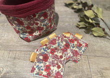Charger l'image dans la galerie, LINGETTES 100% Coton éponge - Lot de 5 Rouge Fleuri (Panier en option)