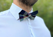 Charger l'image dans la galerie, NŒUD PAPILLON - Bleu Marine Ecossais Blue Scottish sera votre allié parfait pour les grandes occasions : mariage, baptême, anniversaire, EVG, soirée à thème...