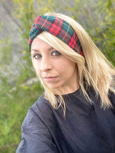 Charger l'image dans la galerie, HEADBAND TURBAN - Rouge et Vert Traditional Scottish