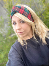 Charger l'image dans la galerie, HEADBAND TURBAN - Rouge et Vert Traditional Scottish