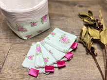 Charger l'image dans la galerie, LINGETTES 100% Coton éponge - Lot de 5 Fleuri (Panier en option) Vert d'Eau et Rose