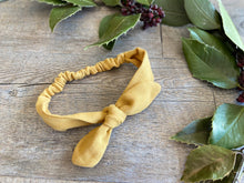 Charger l'image dans la galerie, HEADBAND BÉBÉ À NOUER - Jaune Double Gaze Moutarde