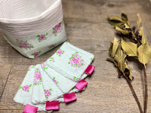 Charger l'image dans la galerie, LINGETTES 100% Coton éponge - Lot de 5 Fleuri (Panier en option) Vert d'Eau et Rose