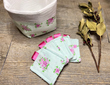 Charger l'image dans la galerie, LINGETTES 100% Coton éponge - Lot de 5 Fleuri (Panier en option) Vert d'Eau et Rose