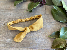 Charger l'image dans la galerie, HEADBAND BÉBÉ À NOUER - Jaune Double Gaze Moutarde