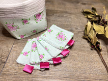 Charger l'image dans la galerie, LINGETTES 100% Coton éponge - Lot de 5 Fleuri (Panier en option) Vert d'Eau et Rose
